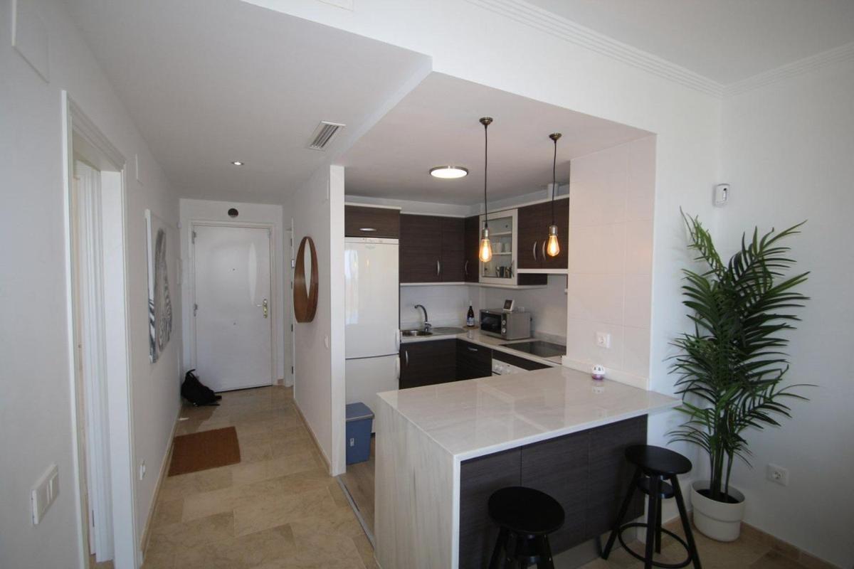 Small Oasis Nelson Mandela Apartment With Sea View, Two Bedrooms, Parking, Terrace And Pool Manilva Exterior foto